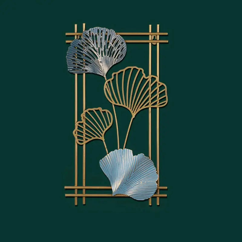 Eine Wanddekoration aus Metall an der Wand