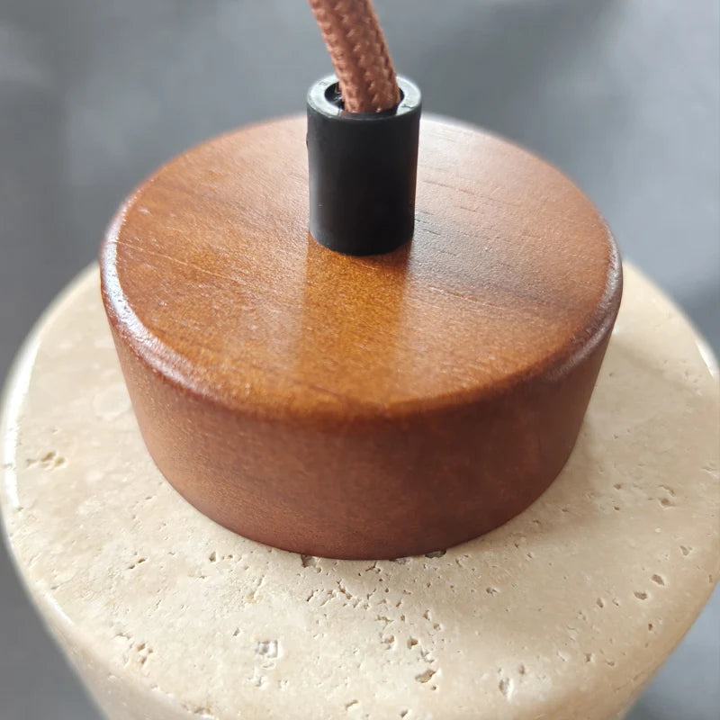 Nahaufnahme Baldachin aus Holz und Stein