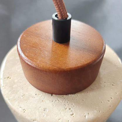 Nahaufnahme Baldachin aus Holz und Stein