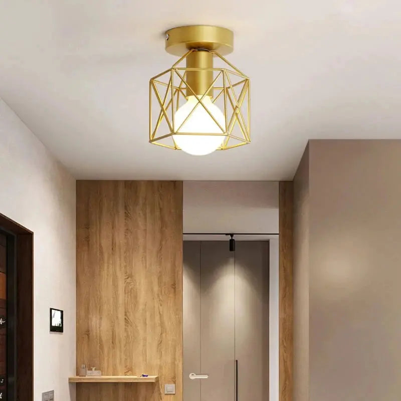 Deckenleuchte Gold im Wohnzimmer