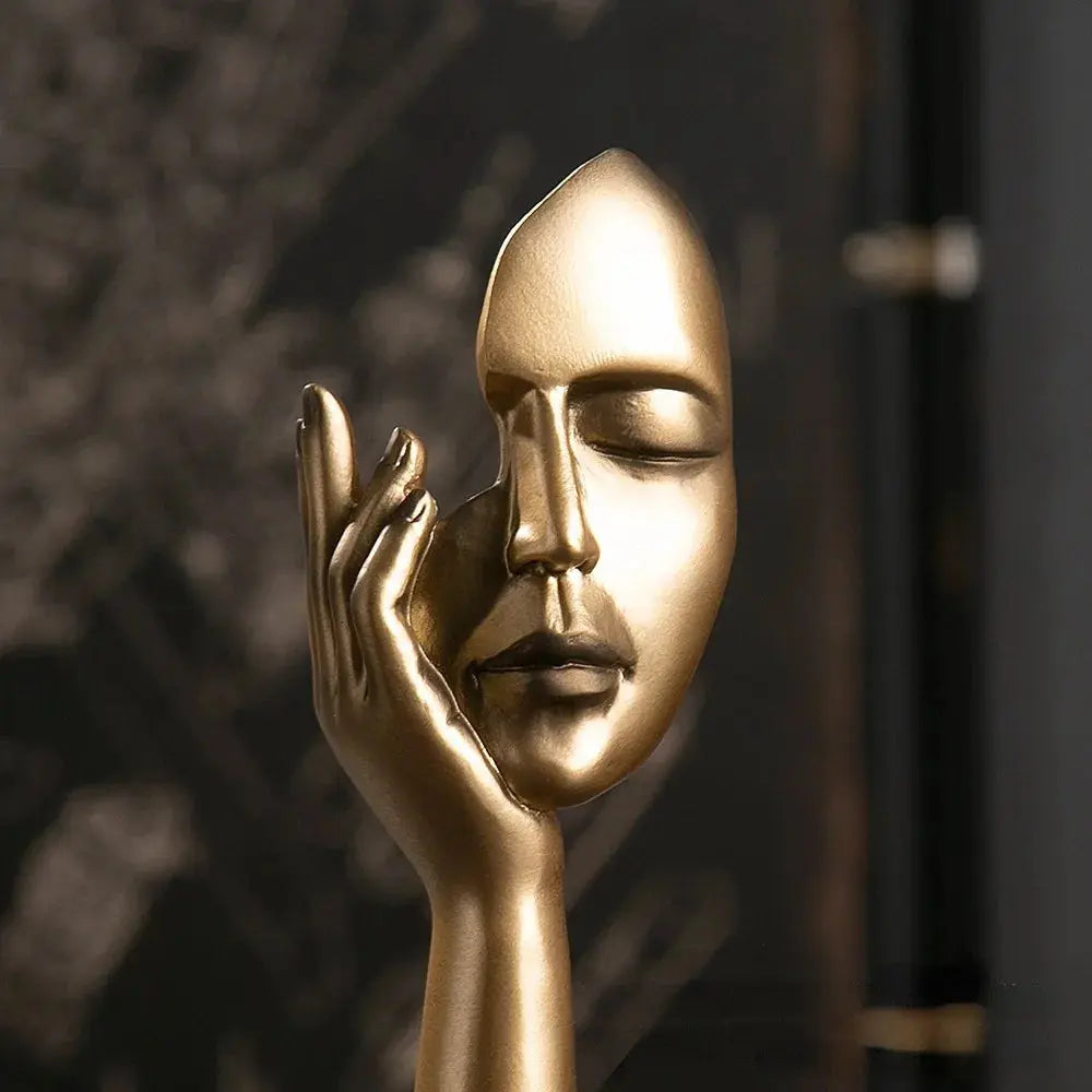 Figur als Gesicht in Gold