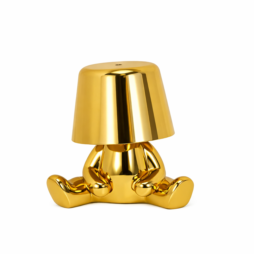 Goldene Figur als Tischlampe